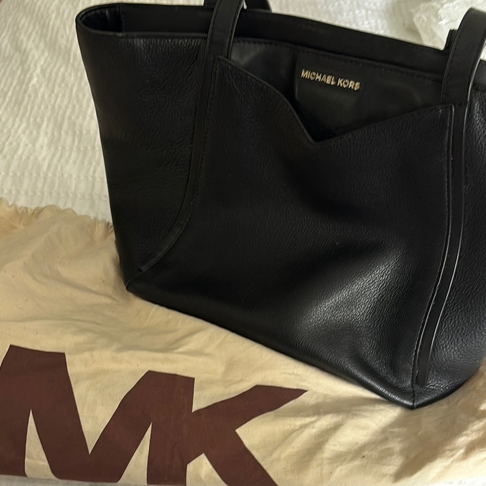 Michael Kors Black Tote Sleek Leather Design